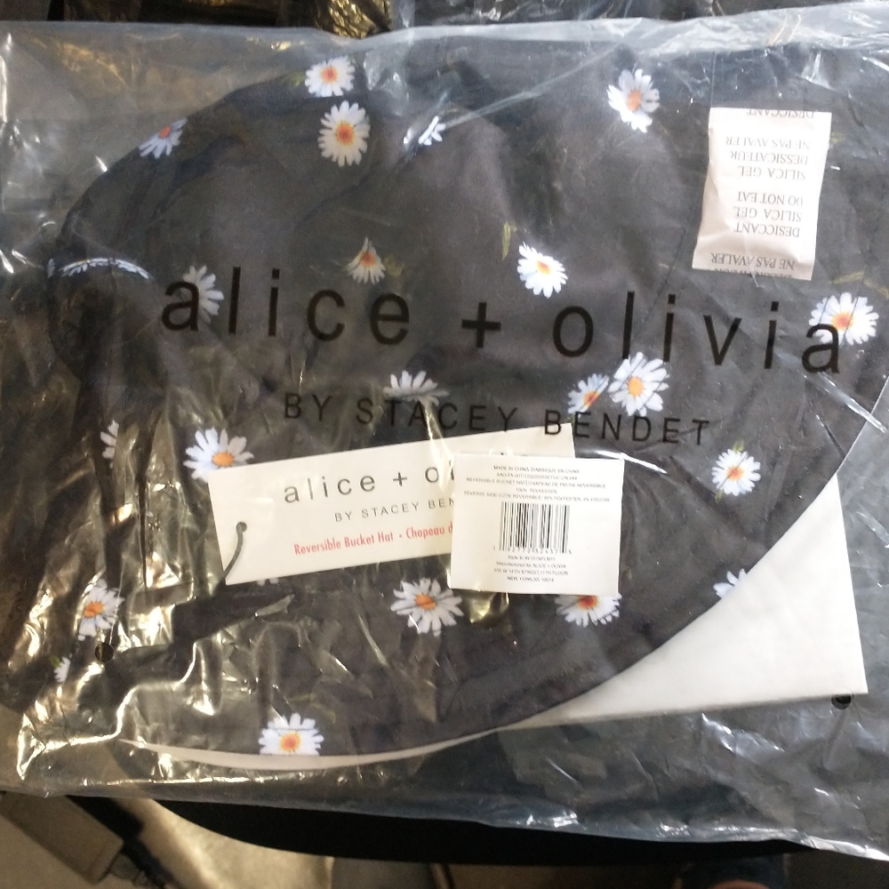 Alice + Olivia Reversible bucket hat